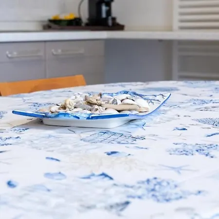 {il Blue Di Grado} *